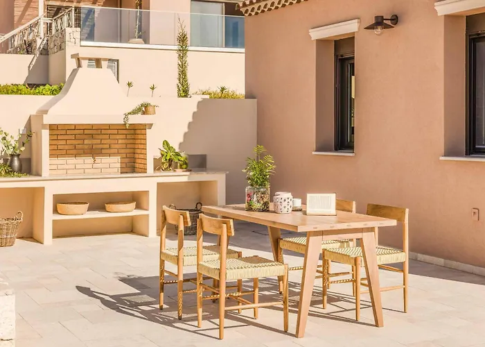 Cape Eleni * Plateies